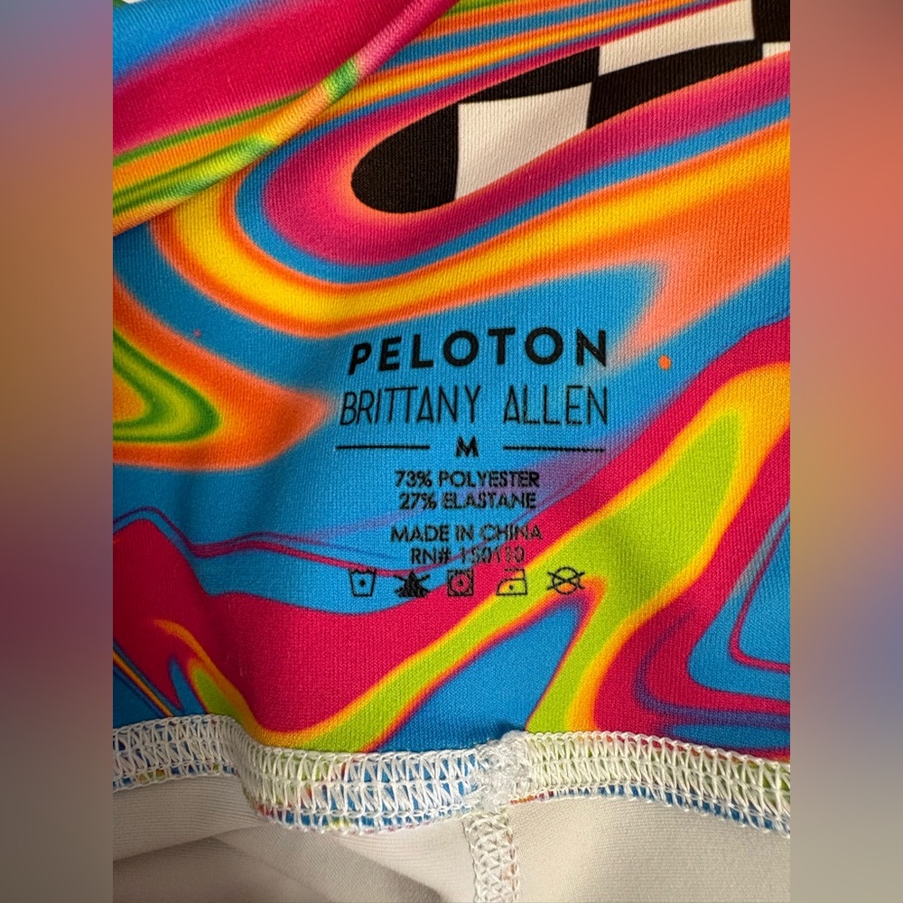 🌈 Peloton x Brittany Allen Printed Cargo Leggings | Activewear | Size Medium 🌈✨ - Picture 3 of 17